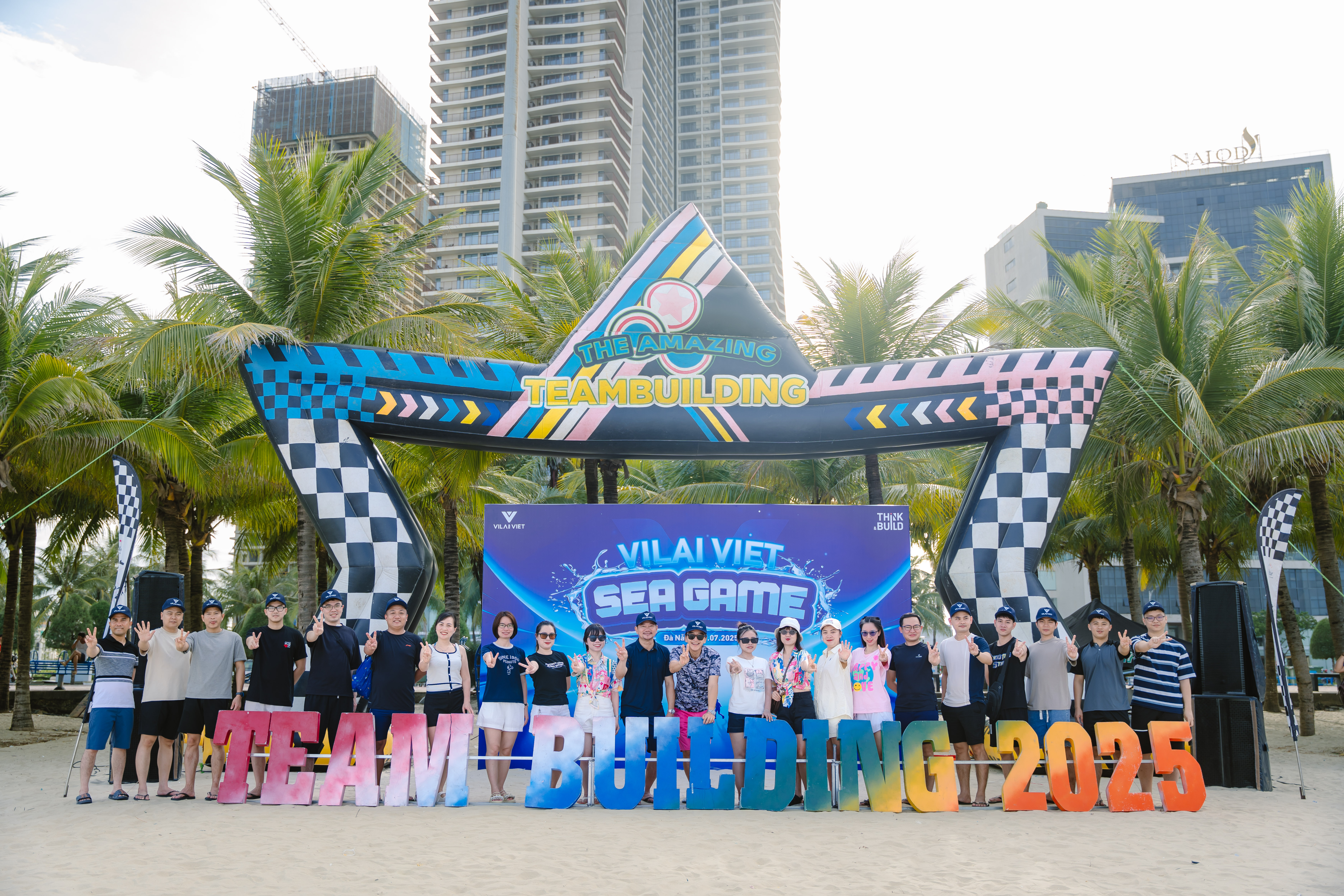 Hoạt động Team Building gắn kết tổ chức trong chuyến du lịch.